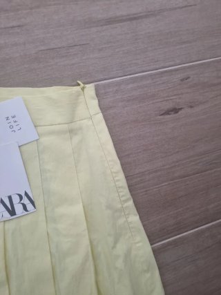 Falda plisada Zara amarilla Talla S