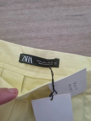 Falda plisada Zara amarilla Talla S
