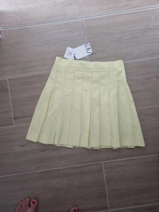 Falda plisada Zara amarilla Talla S