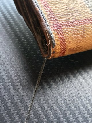 Cartera Burberry Marrón y Beige con Hebilla
