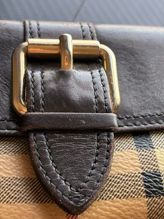 Cartera Burberry Marrón y Beige con Hebilla