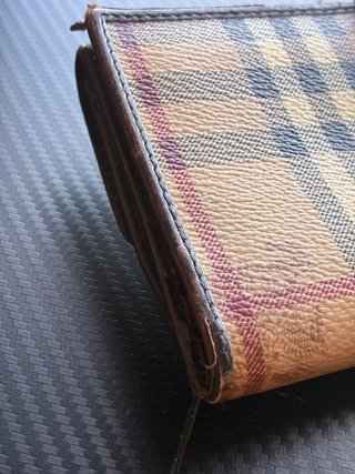 Cartera Burberry Marrón y Beige con Hebilla
