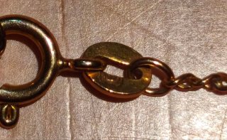 Cruz y cadena de oro