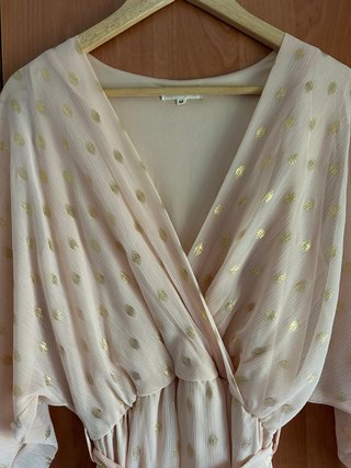 Vestido vaporoso dorado y rosa