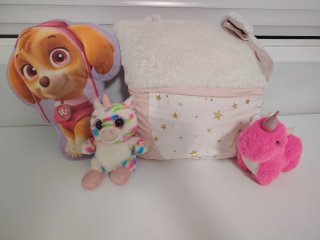Lote peluches y cojines niña