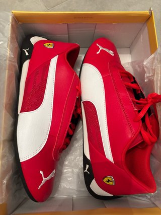 Deportivas Ferrari Rojas y Blancas