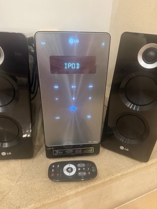 Equipo de Sonido LG Negro con Control Remoto