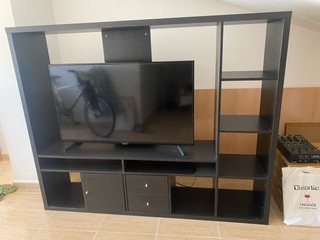 Mobili TV Ikea neri per trasloco. Mobili soggiorno Ikea in nero.
