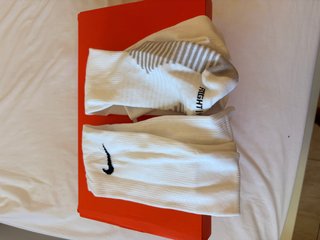 Botas de fútbol Nike Talla 43 + Espinilleras