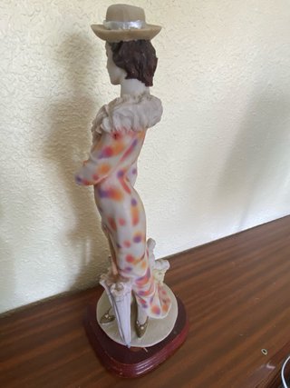 Figura de porcelana mujer con perro