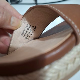Sandalias cuña de piel