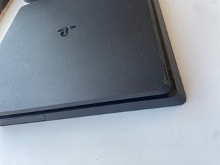PS4 Slim como Nova + 2 Comandos + 4 Jogos (Excelen