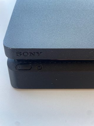 PS4 Slim como Nova + 2 Comandos + 4 Jogos (Excelen