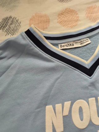 Camiseta Bershka azul talla M