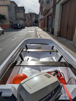 Barco a motor con remolque incluido