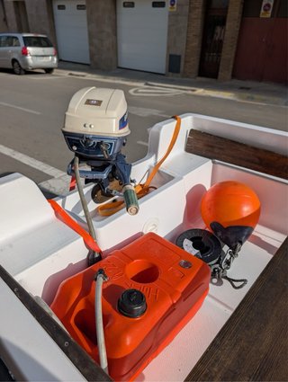 Barco a motor con remolque incluido