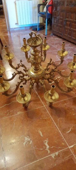 Lámpara de bronce antigua