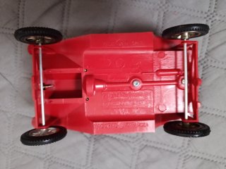 Coche de juguete antiguo rojo