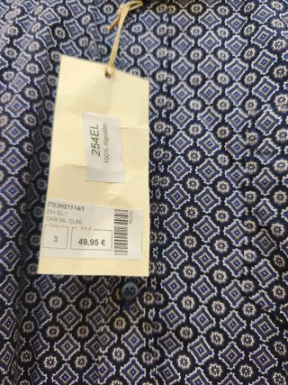 Camisa estampada azul, granate y blanca