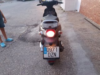 Kymco 125 gris