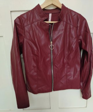 Chaqueta de cuerina roja