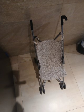 Carrito de muñecas con estampado floral
