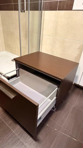 Conjunto de mueble de baño madera y blanco