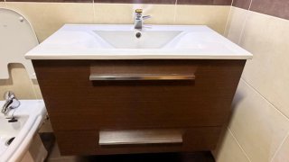 Conjunto de mueble de baño madera y blanco