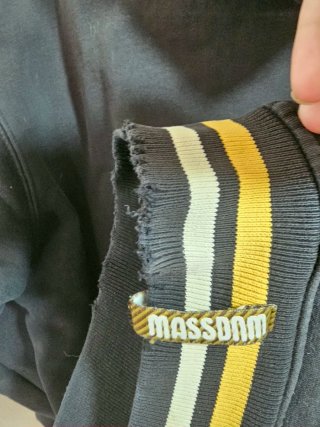 Sudadera 90s marca Mass Denim estilo retro