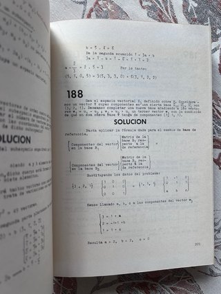 Problemas resueltos. Álgebra lineal.