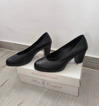 Zapatos de azafata/salón negros nuevos