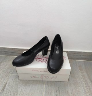 Zapatos de azafata/salón negros nuevos