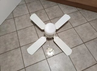 Ventilador de techo blanco