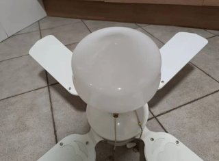 Ventilador de techo blanco