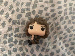 Figura Kinder Joy Stranger Things Nancy