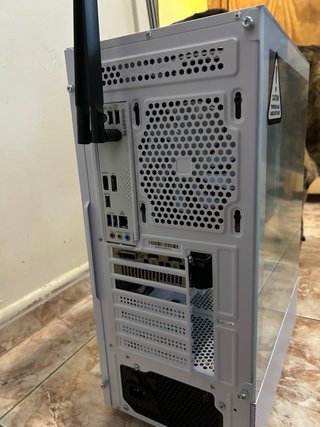 Torre PC Blanca Seminueva