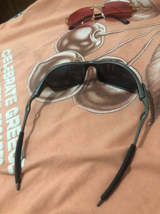 Gafas de sol Oakley grises y negras