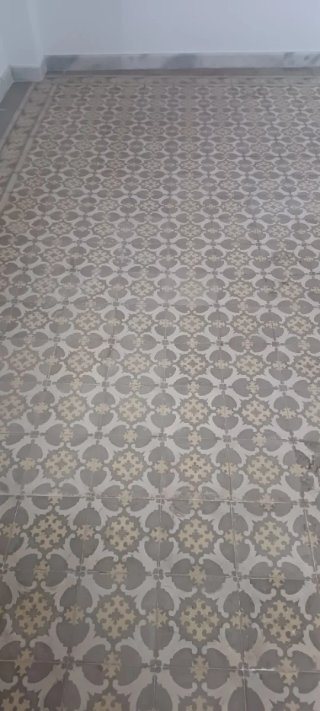 Baldosa hidráulica antigua