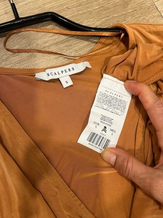 Vestido largo Scalpers óxido con abertura