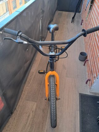 Bicicleta BMX 20 Negra y Naranja
