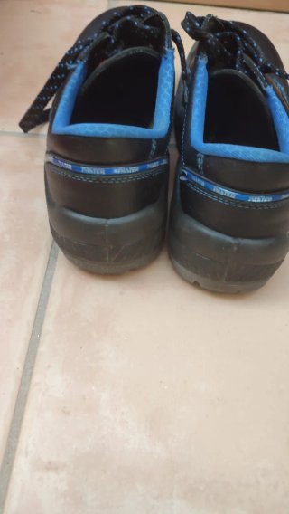 Zapatos de seguridad negros y azules