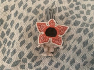 Figura Kinder Joy Demogorgon Stranger Things