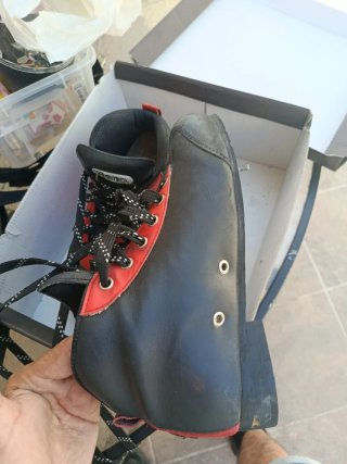 Botas de hockey Reno negras y rojas