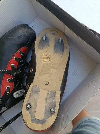Botas de hockey Reno negras y rojas