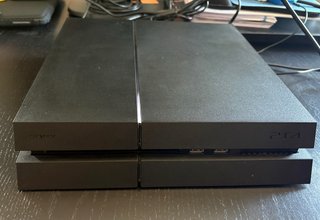 PS4 1TB + Mando + 4 Juegos + Blu-ray