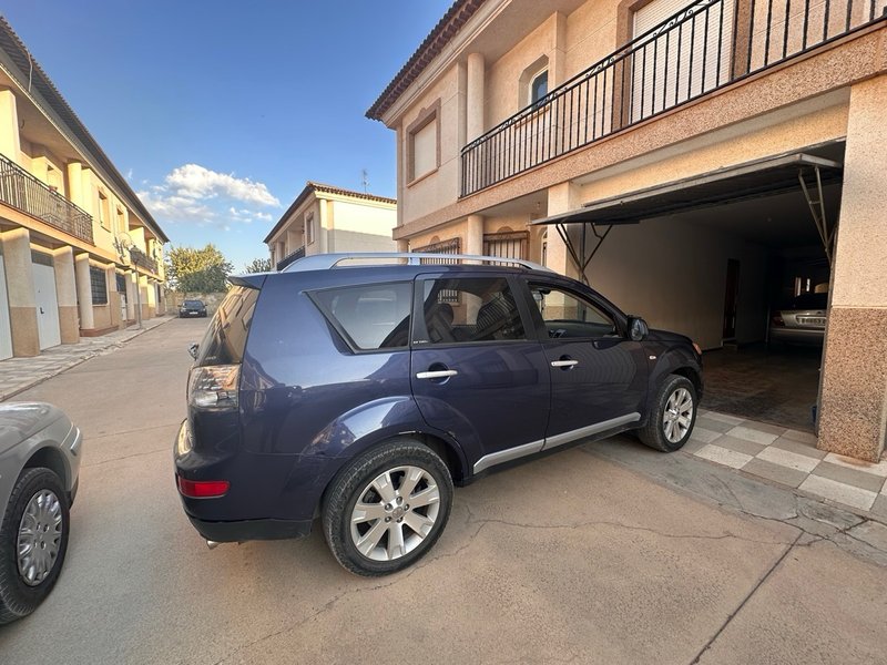 Mitsubishi Outlander 2009 - foto 1