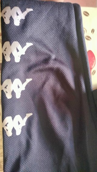 Pantalón deportivo Kappa negro.