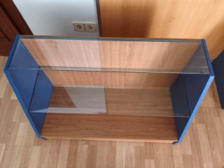 Estanterías de madera y cristal / Vitrinas
