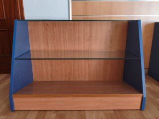 Estanterías de madera y cristal / Vitrinas