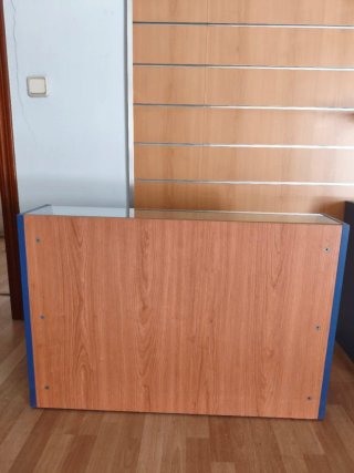 Estanterías de madera y cristal / Vitrinas